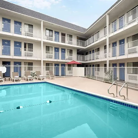 Motel 6-Buena Park, Ca - Knotts Berry Farm - Disneyland